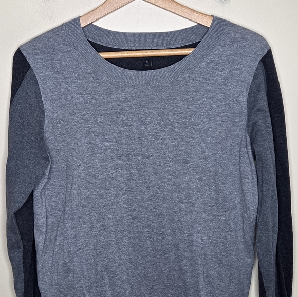 Banana Republic Factory | Tonal Gray Colorblock Crewneck Sweater Size Medium - Picture 2 of 4